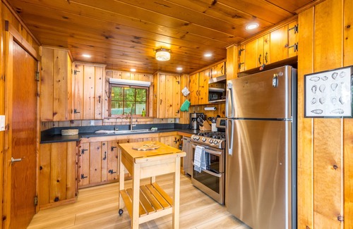 Freeland House | Eagle Beach Retreat by AvantStay | Waterfront Home
