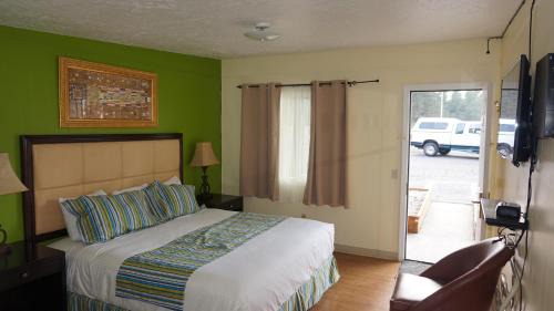 Chemult Hotel | Eagle Crater Lake Inn