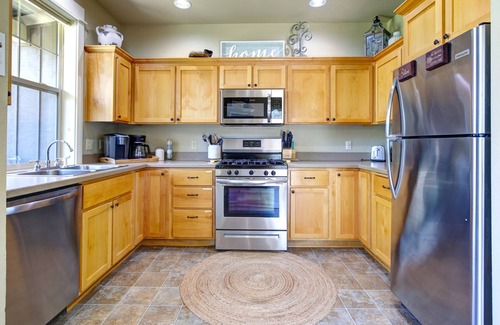 Redmond House | Eagle Crest Desert Sky Retreat - HOT TUB, Dogs OK