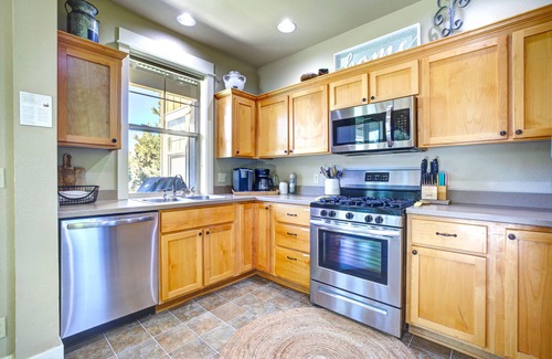 Redmond House | Eagle Crest Desert Sky Retreat - HOT TUB, Dogs OK