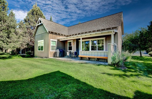 Redmond House | Eagle Crest Desert Sky Retreat - HOT TUB, Dogs OK