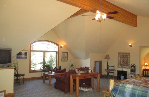 Blairsden-Graeagle Apartment | Eagle eye views of the Feather River canyon and mountains surrounded by forest