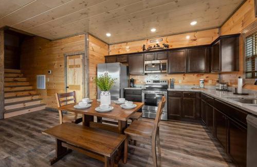 Sevierville House | Eagle Feather Cabin - Amazing Views, Hot Tub, Firepit, Games, Dogs!