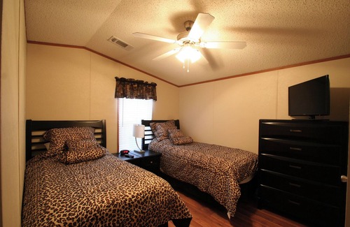Dilley Cabin | Eagle Ford Village Suites Dilley