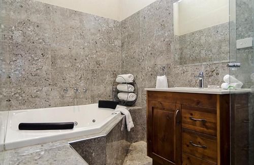 Gawler Bed & Breakfast | Eagle Foundry Bed & Breakfast