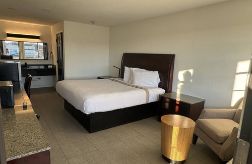 Gun Barrel City Hotel | Eagle Inn
