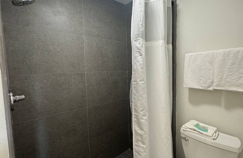 Gun Barrel City Hotel | Eagle Inn
