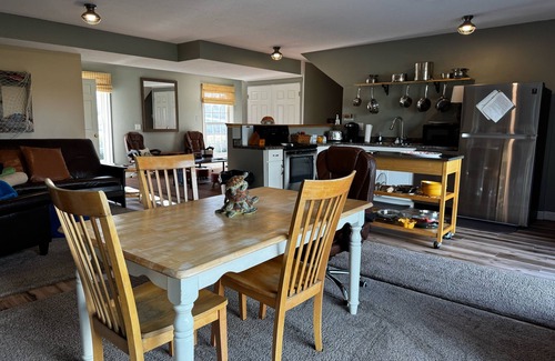 Fremont House | Eagle Isle Wings Spacious 8 bedroom Split Townhouse on the Sandusky River