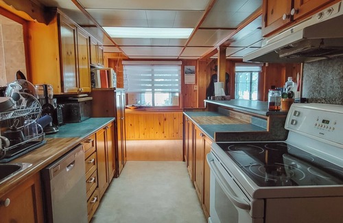 Machar Cottage | Eagle Lake (Near Sundridge and South River ON) Large Private Lakefront Cottage
