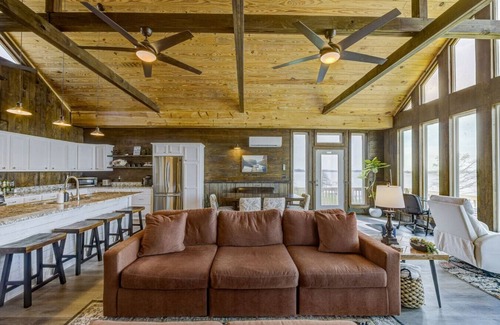 Sondheimer House | Eagle Lake Retreat - Lakefront/EV/AC/Vicksburg MS