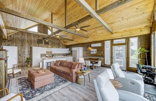 Sondheimer House | Eagle Lake Retreat - Lakefront/EV/AC/Vicksburg MS