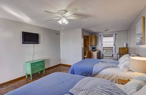Redwood Hotel | Eagle Landing Hotel Room 2