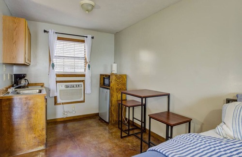 Redwood Hotel | Eagle Landing Hotel Room 2