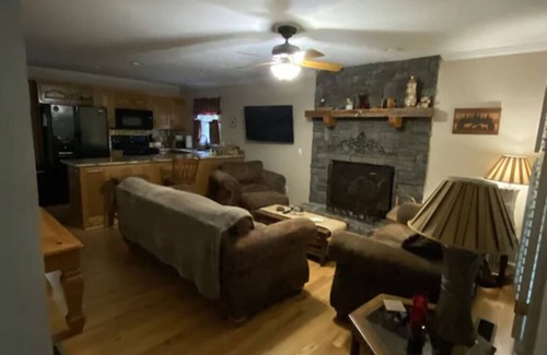 Eagle Mountain Cabin | Eagle Mountain River Retreat 4/3 Pool Table, Jacuzzi & more