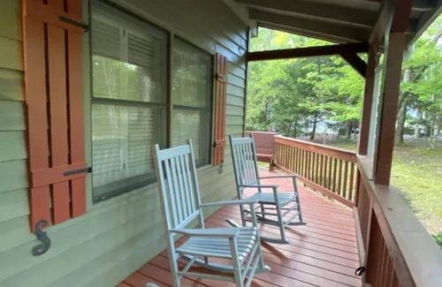 Eagle Mountain Cabin | Eagle Mountain River Retreat 4/3 Pool Table, Jacuzzi & more