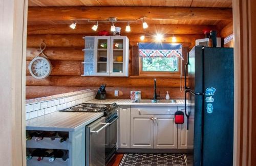 East Kootenay Apartment | Eagle Nest by StayIn