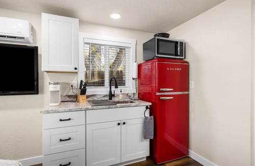 Eagle Apartment | Eagle Nest Retreat | Modern Studio in the Heart of Eagle