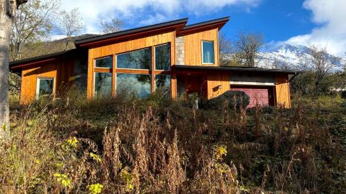 Eagle River House | Eagle Peak Guesthouse
