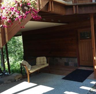 Eagle River House | Eagle Peak Guesthouse