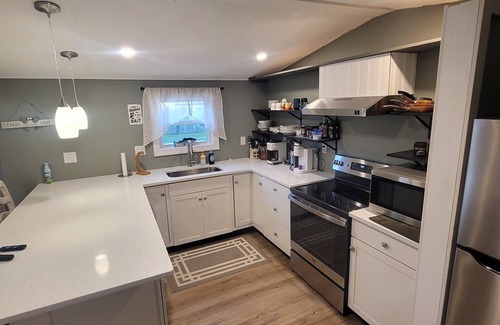 Crescent City House | Eagle Point-Cozy Lake living House and Cottage. Family, pets and your boat.