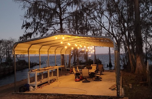 Crescent City House | Eagle Point-Cozy Lake living House and Cottage. Family, pets and your boat.
