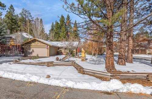 Big Bear Lake House | Eagle Point Estates, 1/4 MILE TO SKI RESORT! Fenced yard and Garage