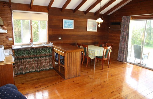 Eagle Point House | Eagle Point Lakeside Cottage