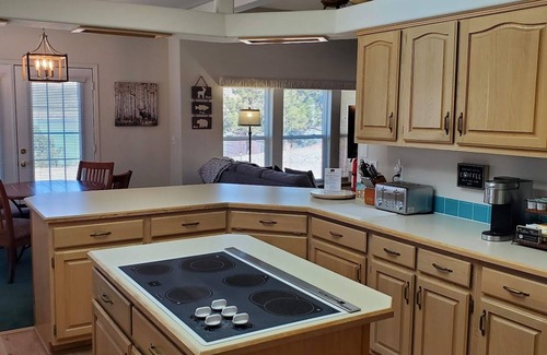 Lincoln County House | Eagle Point on Lake Roosevelt. 5 Minutes to Spring Canyon Park and Boat Launch.