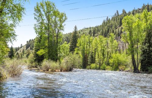 Edwards Apartment | Eagle River Escape