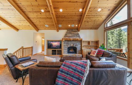 Tahoe Pines House | Eagle Rock By Tahoe Getaways - 4BR West Shore w Hot Tub & Close to Hiking!