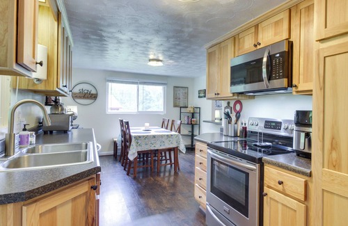 Eagle Rock Cottage | Eagle Rock Cottage: Cozy Creekside Getaway w/ Deck