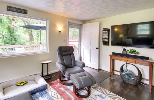 Eagle Rock Cottage | Eagle Rock Cottage: Cozy Creekside Getaway w/ Deck