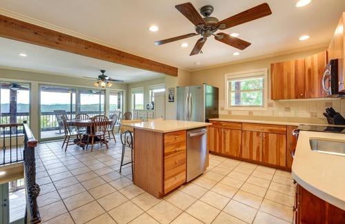 Eagle Rock House | Eagle Rock Gem on Table Rock Lake w/Decks & Grill