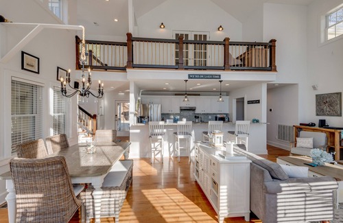 Waverly Ski Chalet | Eagle Roost Chalet - Spacious 4-Bedroom Modern Retreat at Kentucky Lake