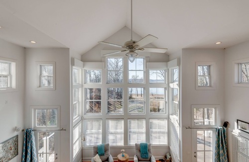 Waverly Ski Chalet | Eagle Roost Chalet - Spacious 4-Bedroom Modern Retreat at Kentucky Lake