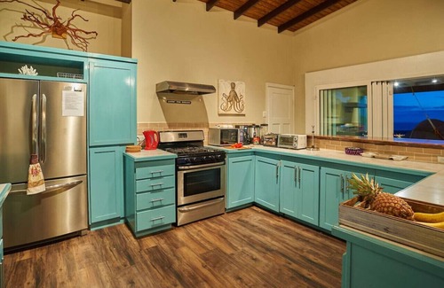 Scarborough Villa | Eagle's Base Villa & Cottage - sleeps 26 guests