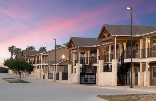 Carrizo Springs Hotel | Eagle's Den Suites Carrizo Springs a Travelodge by Wyndham