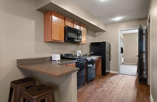 Carrizo Springs Apartment | Eagle's Den Suites Carrizo Springs a Travelodge by Wyndham