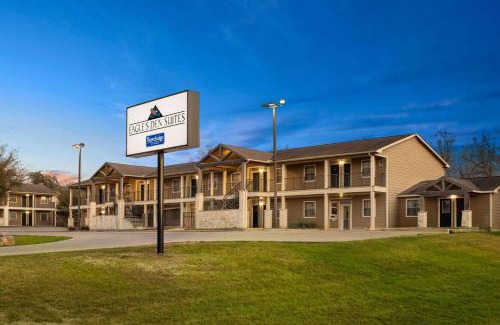 Three Rivers Hotel | Eagle's Den Three Rivers Texas a Travelodge by Wyndham