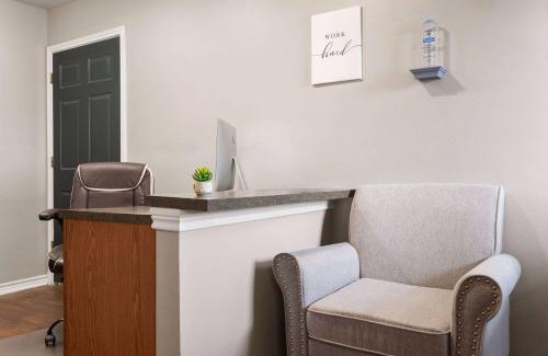 Three Rivers Hotel | Eagle's Den Three Rivers Texas a Travelodge by Wyndham
