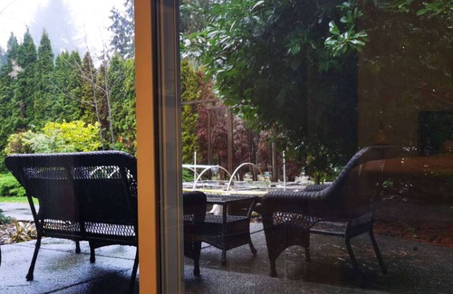 Saanich House | Eagle's House, Room #1