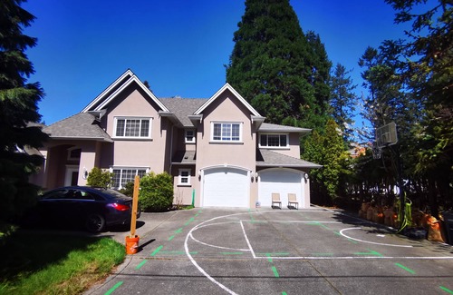 Saanich House | Eagle's House, Room #1