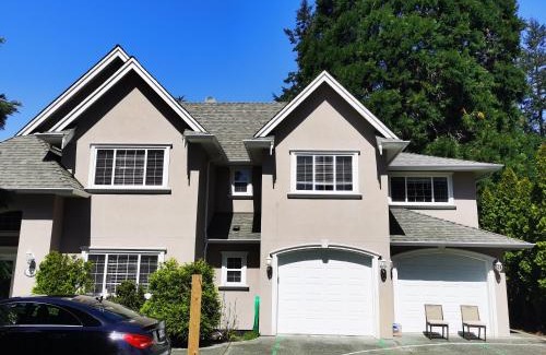 Cordova Bay House | Eagle's House, Room #2