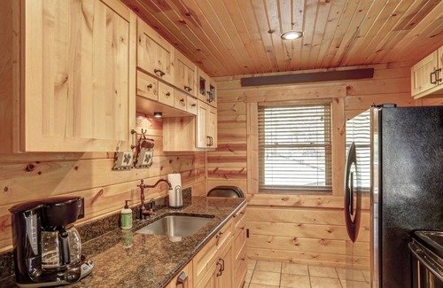 Deadwood Cabin | Eagle`s Lair - Log Home | 3 Bed, 2 Bath