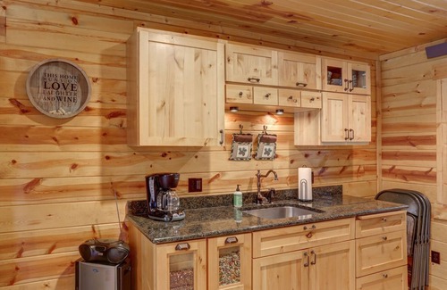 Deadwood Cabin | Eagle`s Lair - Log Home | 3 Bed, 2 Bath