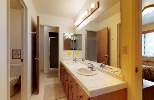 Lakeshore Apartment | Eagle's Landing Condo 68