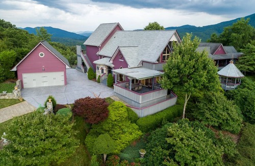 Whittier House | Eagle's Nest Lodge and Apts