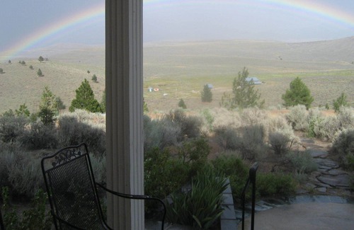 Stevensville House | Eagle's Nest Vacation Rental/ corporate retreat