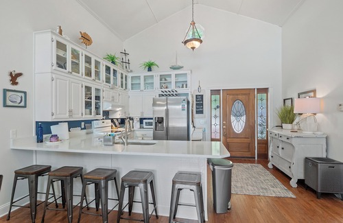 Crane Hill House | Eagle's Pass: 7 BR, 4 BA in Crane Hill, Sleeps 13