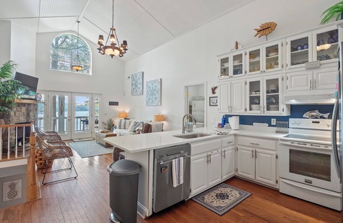 Crane Hill House | Eagle's Pass: 7 BR, 4 BA in Crane Hill, Sleeps 13